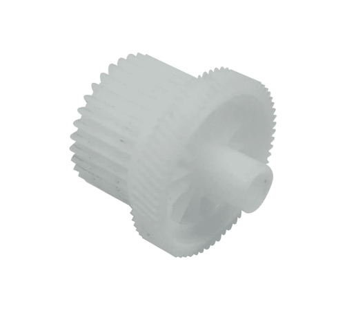 Белая пластиковая шестерня привода термоблока с зубцами и центральным отверстием.